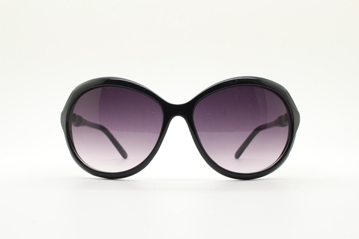 Y2K vintage big round sunglasses. Women's classical 60s design in plain black gloss with graduating lenses. Oversized 2000s. 00s NOS