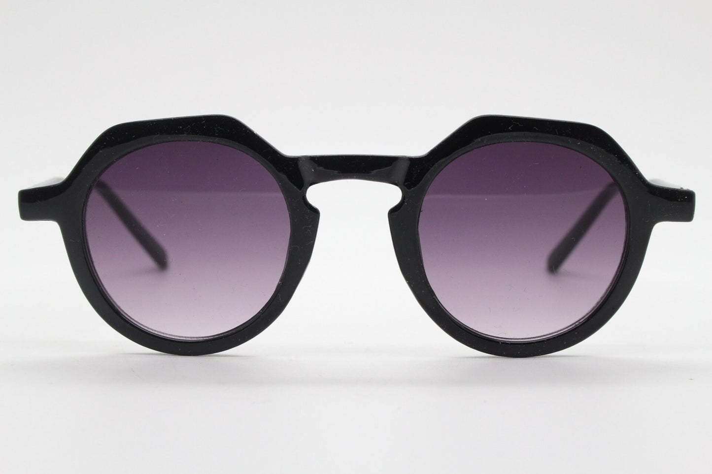 Vintage round flat top sunglasses. 30s, 40s design in black gloss frame with graduating lenses. Unused NOS