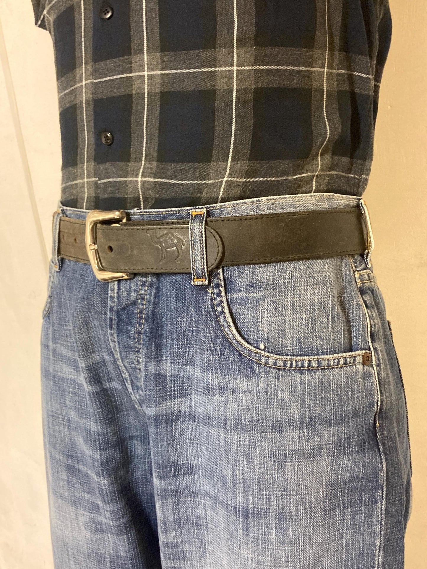 70s vintage black thick genuine leather belt with silver buckle by Camel. Subtle embossed patterns and big logo. For jeans and trousers