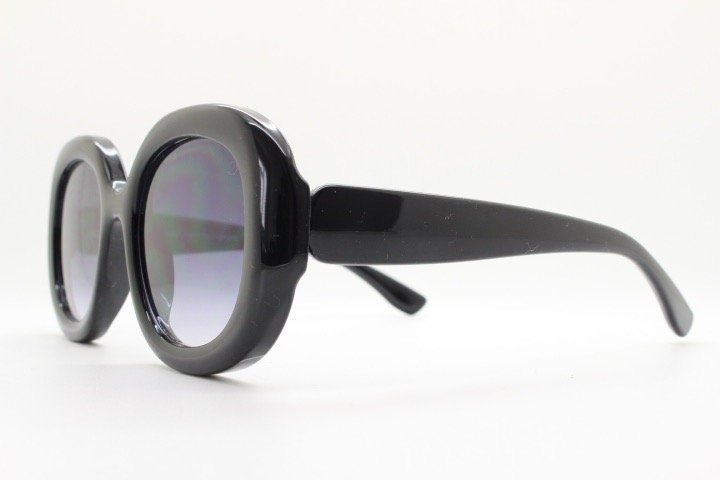 Y2k vintage oversized round sunglasses. Thick framed Women's big 60s mod design black frame with smoky gradient lenses. Unused BNWT. 70s