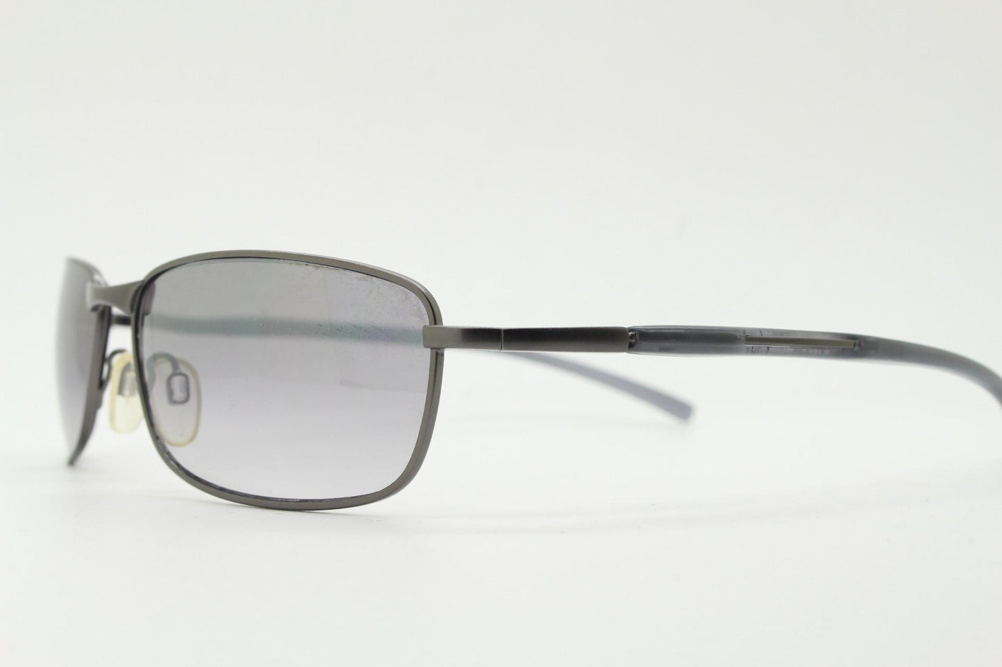 90s vintage curved rectangular sunglasses. Metal low profile frame in grey chrome with frosted arms and mirrored lenses. 2000's. Y2K NOS