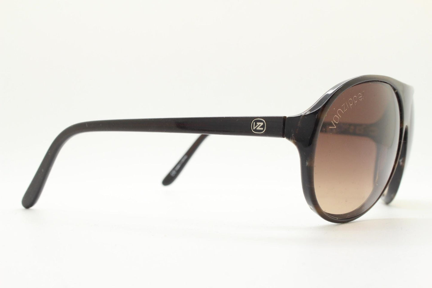 Von Zipper Y2K vintage teardrop aviator sunglasses. Classic 70s design aviators in dark mottled brown acetate with graduating lenses