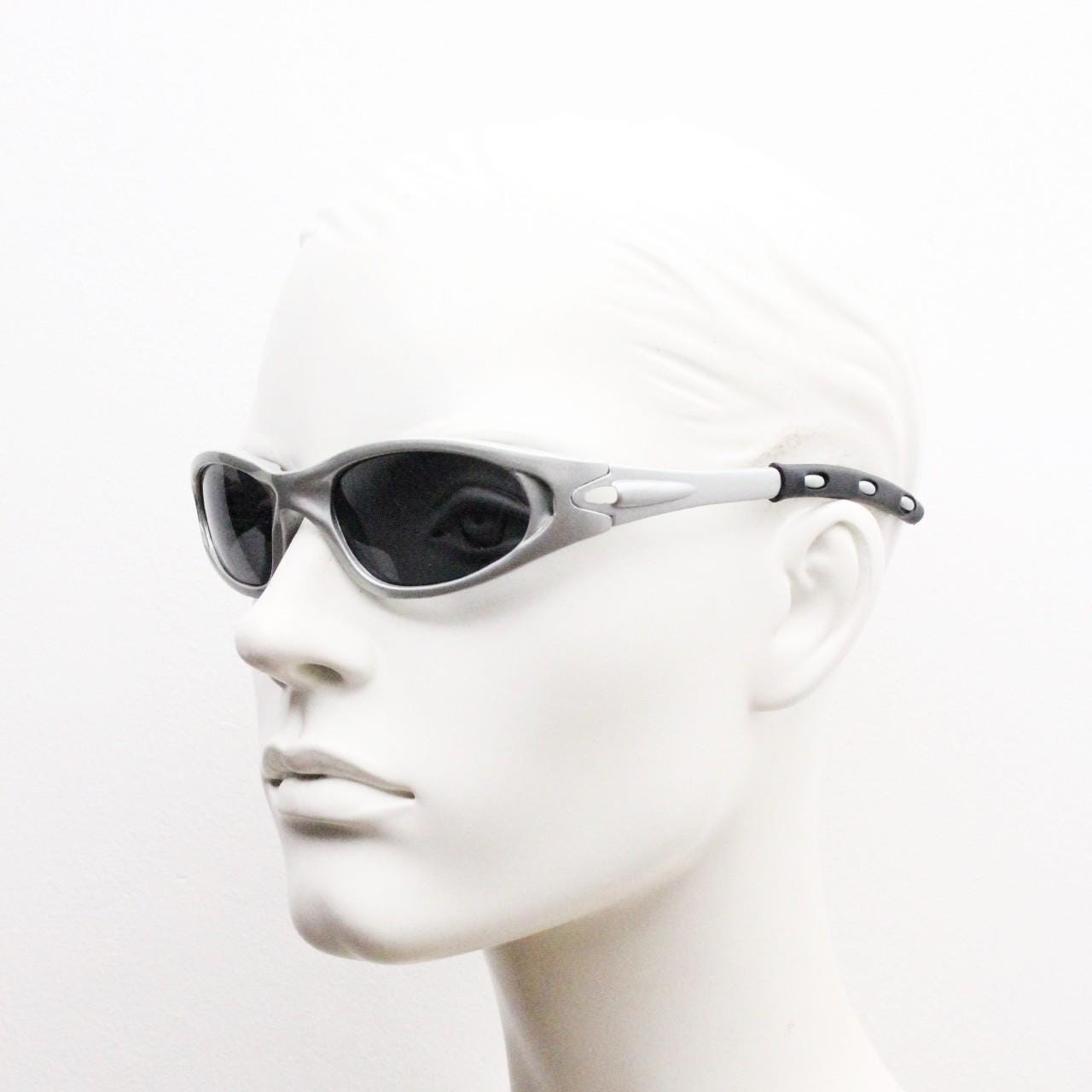 Y2K vintage visor sunglasses. Metallic silver superhero style mini mask sport shield with black lenses. Small wrap around. 90s. NOS cosplay