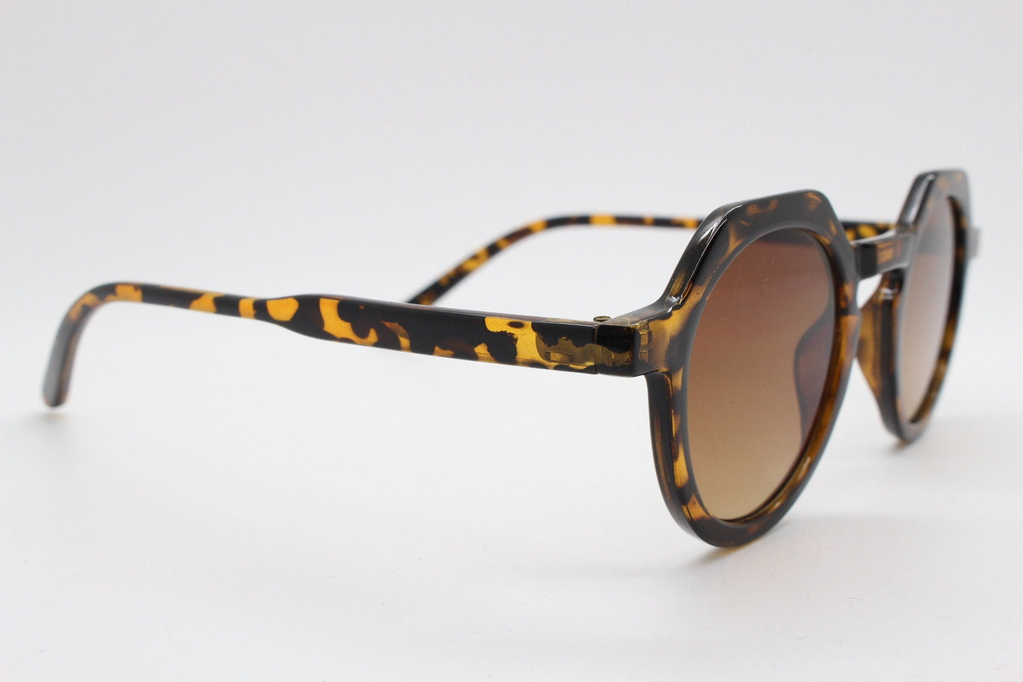 90s vintage round flat top sunglasses. 30s, 40s style tortoise frame with Havana brown lenses. BNWT