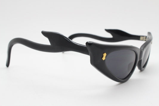 80s vintage pointed cat eye sunglasses with mind blowing flamed arms in a black slender frame. Womens 50s style rockabilly pin up. BNWT NOS