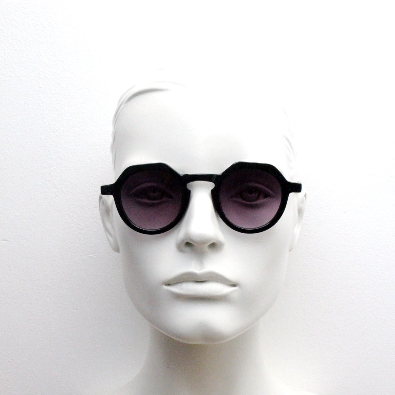Vintage round flat top sunglasses. 30s, 40s design in black gloss frame with graduating lenses. Unused NOS