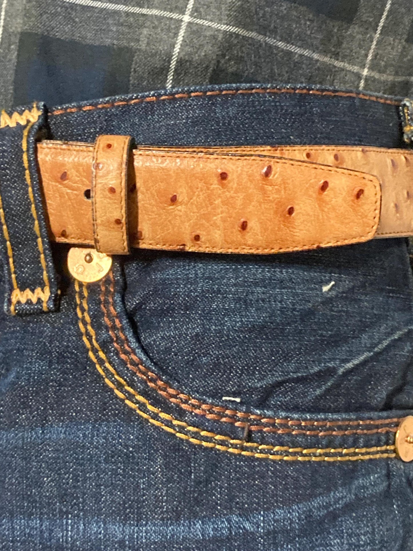 90s vintage fawn / brown genuine leather belt made in Italy by Iguana. Textured finish made to look like Ostrich. BNWT. NOS. Mens XL