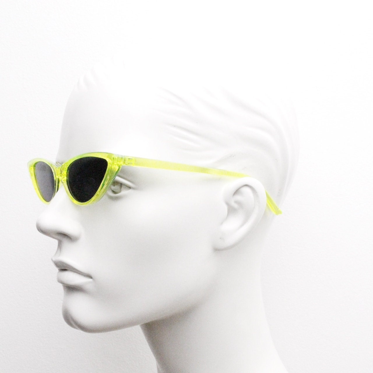 Y2K vintage extreme pointed cat eye sunglasses. Stylised yellow transparent frame with black lenses. Womens 50s style psychabilly. NOS