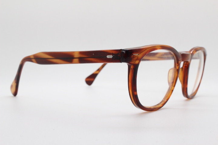 80s vintage modified wayfarer style glasses. Tortoise optical frames with keyhole bridge and clear lenses. 40s, 50s style NOS eyeglasses