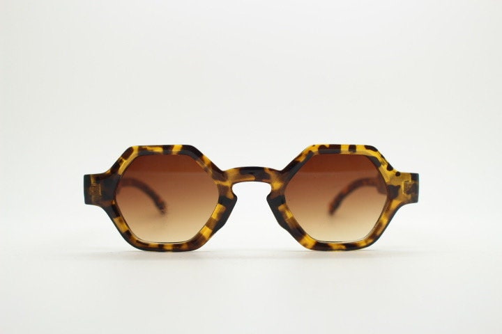 90s vintage hexagon sunglasses. 6 sided honey tortoise gloss chunky frame with graduating Havana brown lens tone. NOS