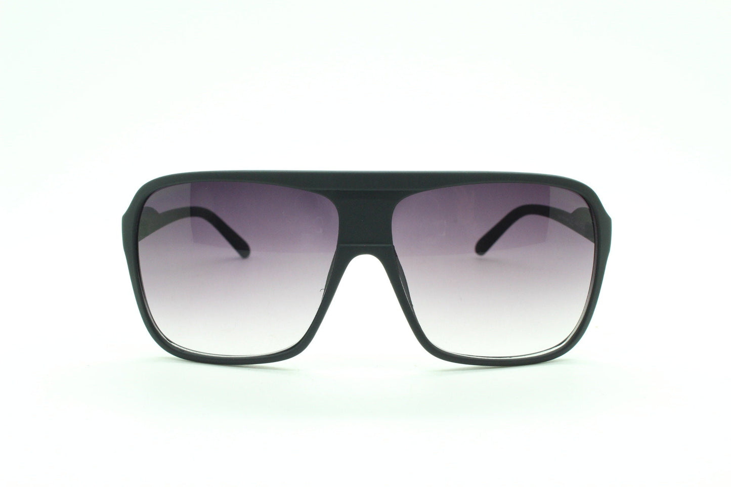Y2K vintage square aviator sunglasses. Classic 70s style aviators in black rubber frame with graduating lenses. Teardrop, NOS