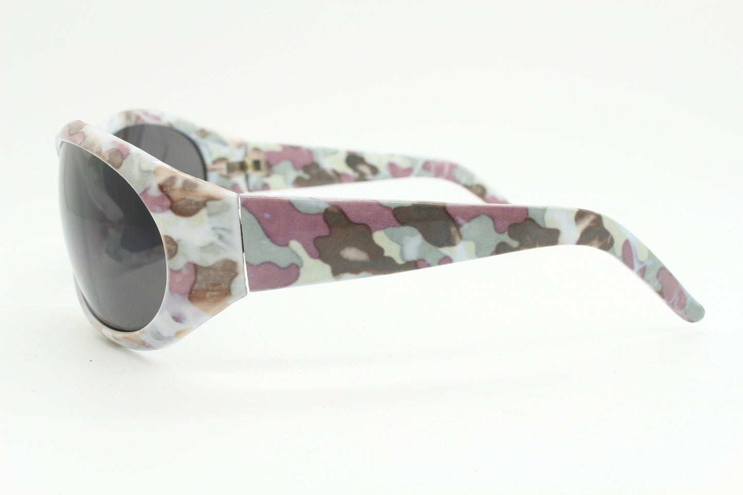 Y2k vintage curved camouflage pattern sunglasses. Wrap around bug eye 60s style shield frame with unbelievable cammo print. 2000s unused NOS
