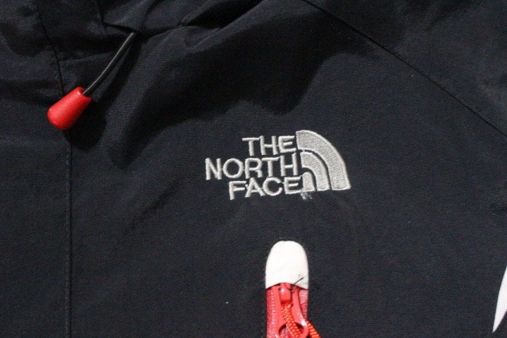 North Face zipper 4 pocket hoody Stavros jacket. Waist length black Hyvent Summit Series with mesh lining. Size S. Clearance item. RRP 350