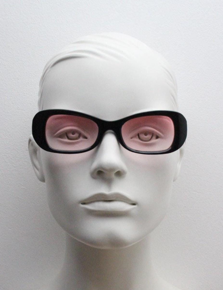 Y2k vintage rectangular cat eye sunglasses. Intense 60s style black front with pink lenses and extraordinary floral arms. 2000s NOS. BNWT