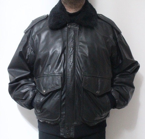 80s vintage genuine leather A2 flying jacket. Classic mens dark brown fur collar version with flap and side access pockets