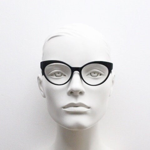 Isaac Mizrahi vintage cat eye glasses. Womens black gloss substantial cateye optical frames. Prescription eyeglasses. RX NOS spectacles