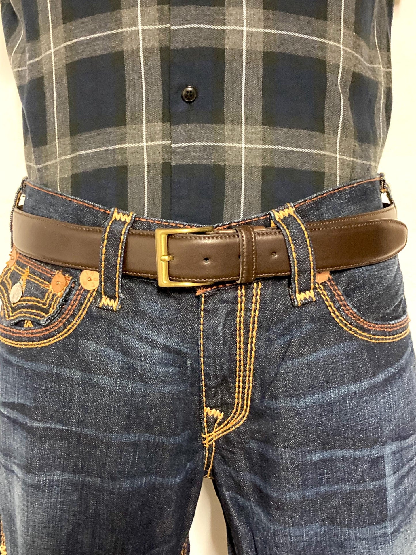 90s vintage dark brown genuine leather belt made in Italy by Joseph Di Pino. Thick cowhide with smooth finish for trousers/jeans. Mens NOS