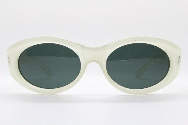 Marconi Vintage 90s oval cat eye sunglasses model 2090. Transparent chunky white acetate frosted cat eye with contrasting dark lenses. NOS