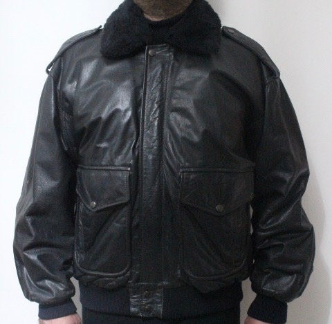 80s vintage genuine leather A2 flying jacket. Classic mens dark brown fur collar version with flap and side access pockets