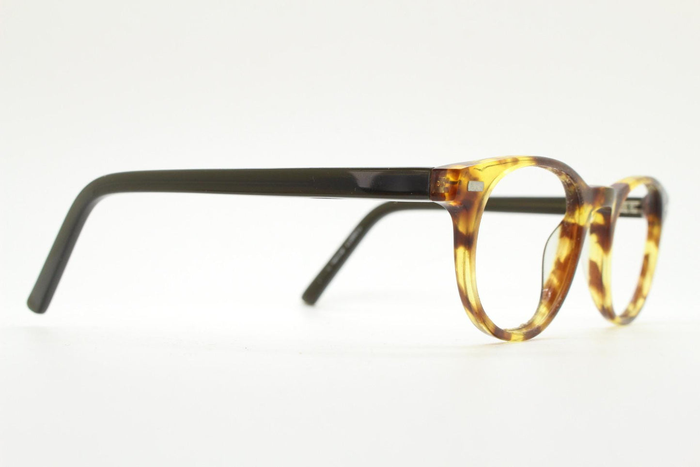 90s Vintage oval eye glasses. Tortoise gloss solid acetate 40s design optical frames with plain black arms. Prescription RX spectacles