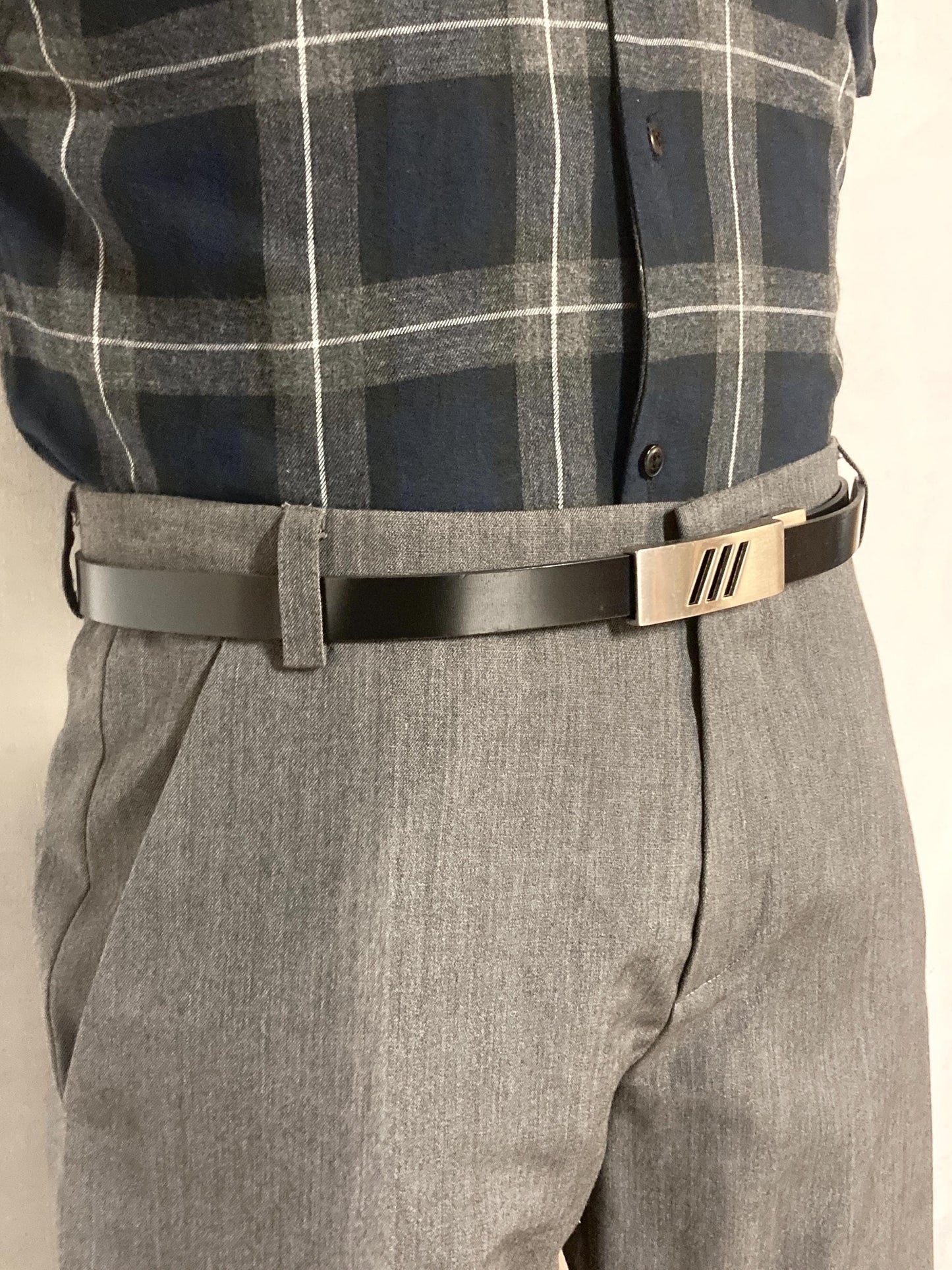 90s vintage smart trouser belt. Thick eco vinyl in black shiny finish with steel buckle with cutouts. Seamless no holes design. Mens NOS