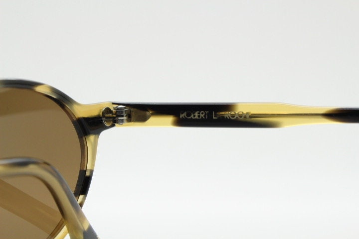 Robert La Roche 90s vintage oval sunglasses. Vibrant honey and mottled brown acetate undersized frame with plain brown lenses. NOS