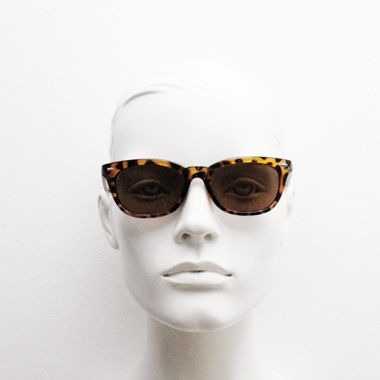 Vintage 90s modified wayfarer design sunglasses. Vibrant honey tortoise low profile frame with Havana brown lenses. Unused NOS