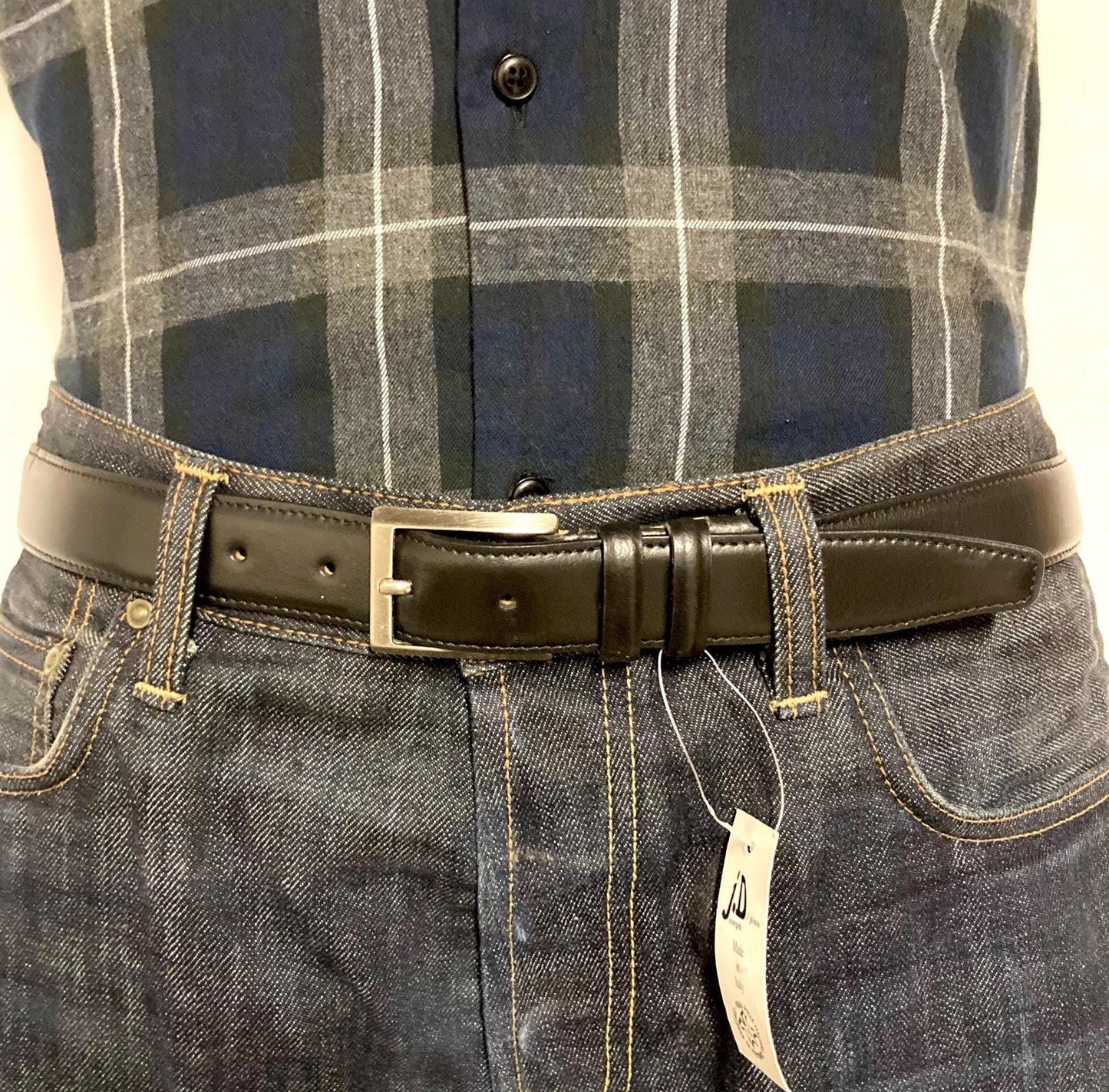 90s vintage black genuine leather belt made in Italy by Joseph Di Pino. Minimal straightforward design with stitched sides. BNWT