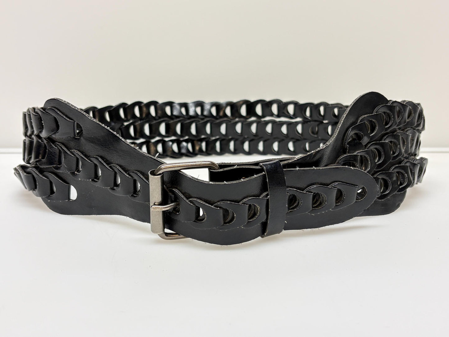 Y2K vintage tall black 70s design belt with 3 layers of looped vinyl strands and solid metal buckle. 2000s NOS. 60s hippy style. Eco leather
