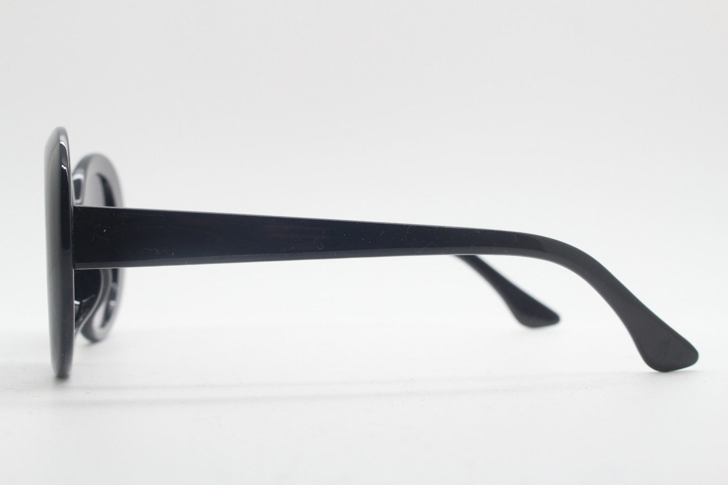 Y2k vintage oversized round sunglasses. Women's big 60s mod design black frame with smoky gradient lenses. Unused NOS. Clout goggles