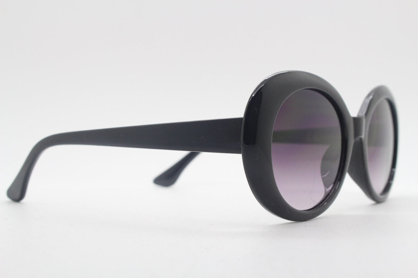 Y2k vintage oversized round sunglasses. Women's big 60s mod design black frame with smoky gradient lenses. Unused NOS. Clout goggles