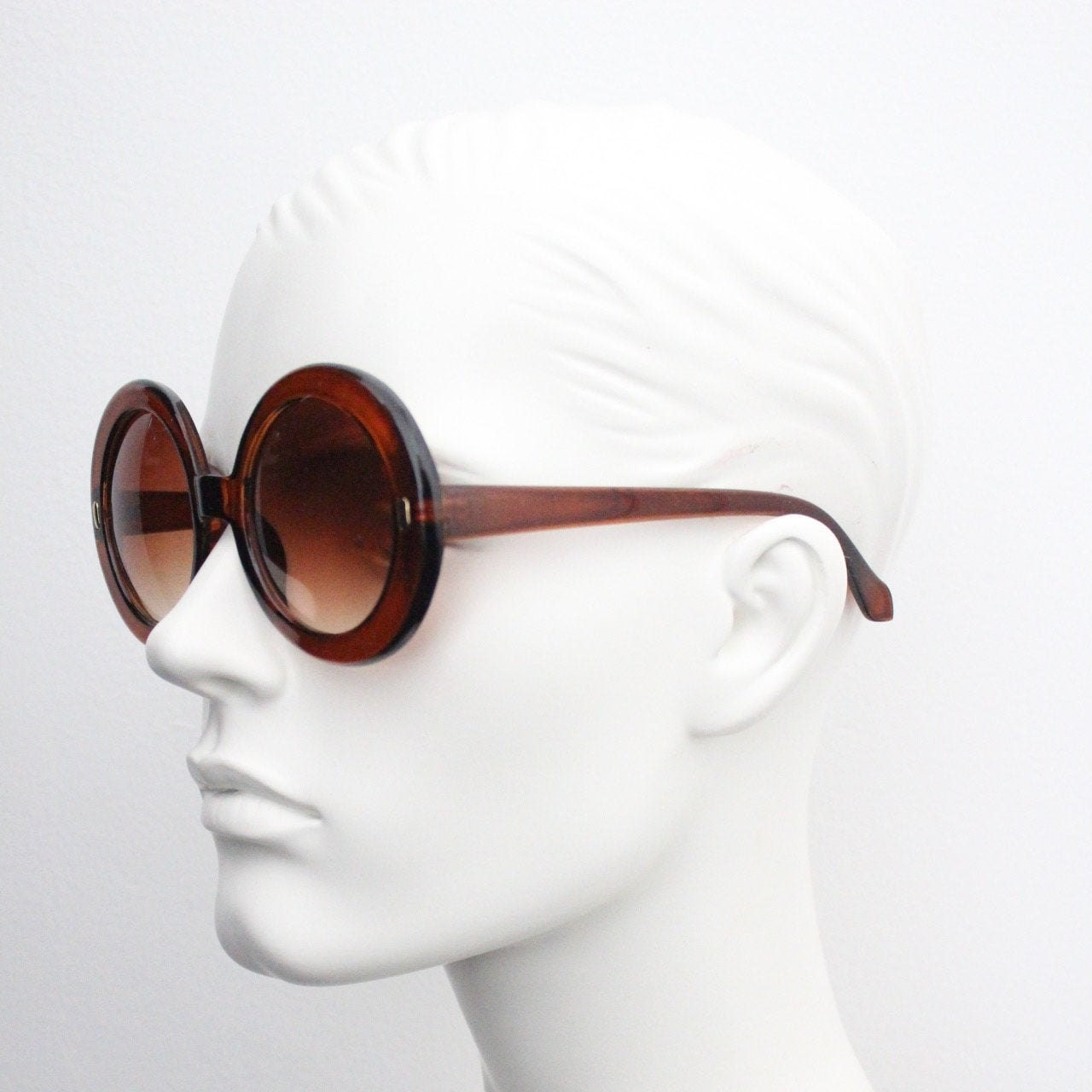 Y2k vintage oversized round sunglasses. Women's big 60s mod design brown transparent frame with Havana gradient lenses. Unused BNWT