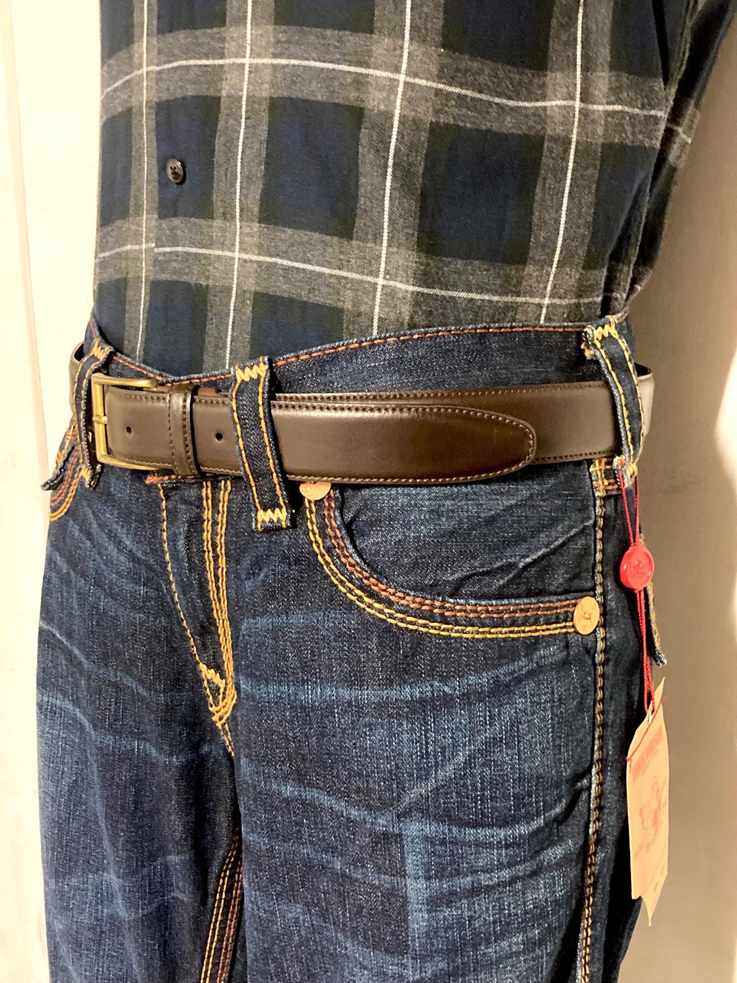 90s vintage dark brown genuine leather belt made in Italy by Joseph Di Pino. Thick cowhide with smooth finish for trousers/jeans. Mens NOS