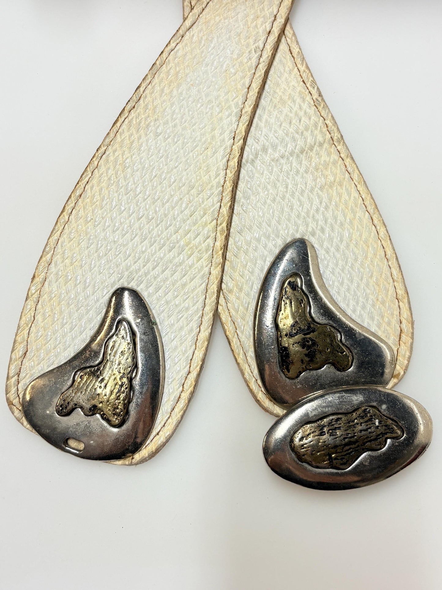 80s vintage womens white textured vinyl flattering dress belt with substantial butterfly shape metal buckle with brass implants