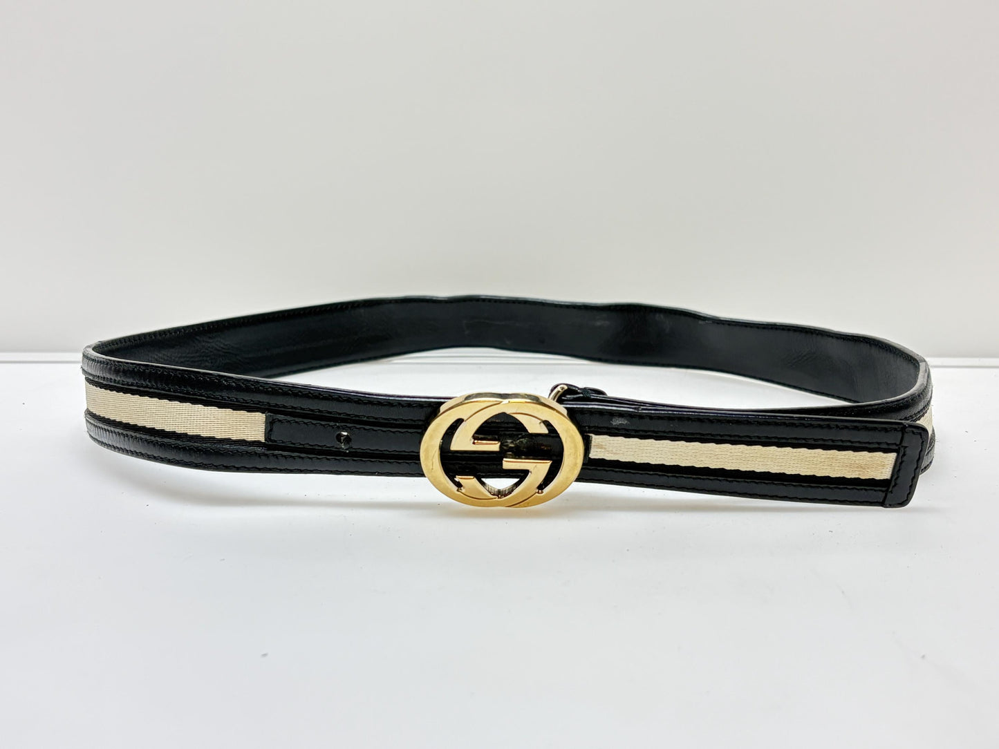 Gucci 90s vintage 1" jeans belt made in Italy. Black genuine leather with neat sized logo buckle and central cream textile section