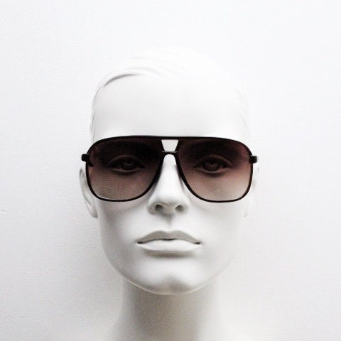 Y2K vintage square aviator sunglasses. Classic 70s design aviators in plain brown gloss frame with graduating lenses. Teardrop, Unused NOS