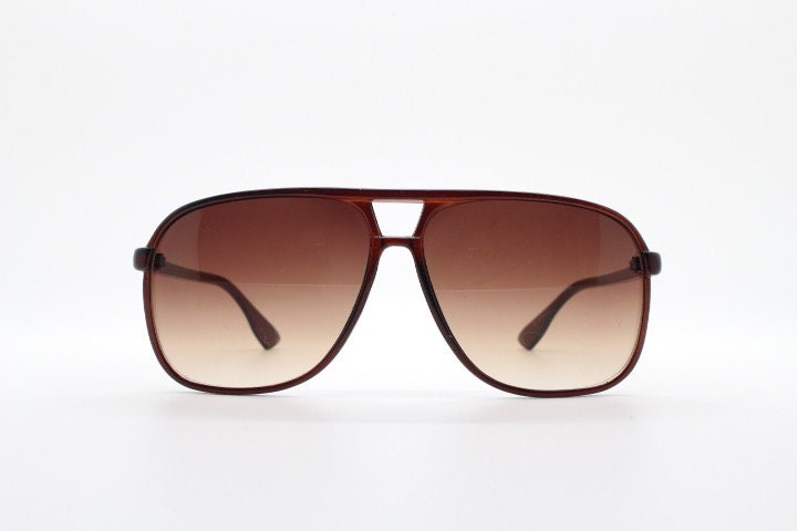 Y2K vintage square aviator sunglasses. Classic 70s design aviators in plain brown gloss frame with graduating lenses. Teardrop, Unused NOS