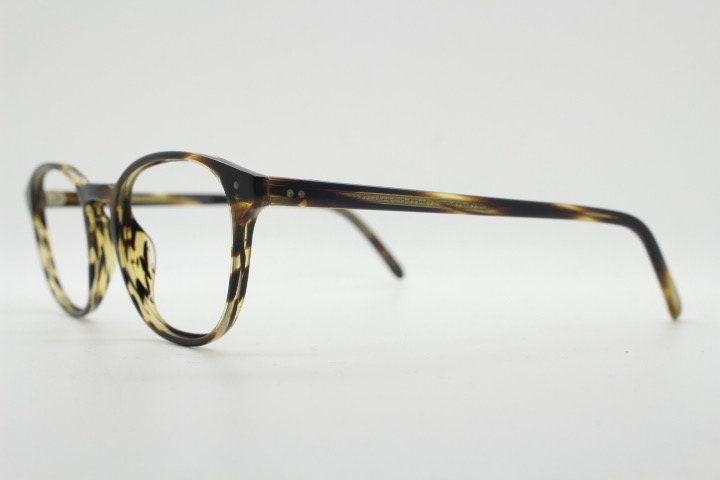 Oliver peoples keyhole bridge eye glasses hand made in Italy. Tortoise 40s design acetate optical frame. Prescription eyeglasses. Spectacles