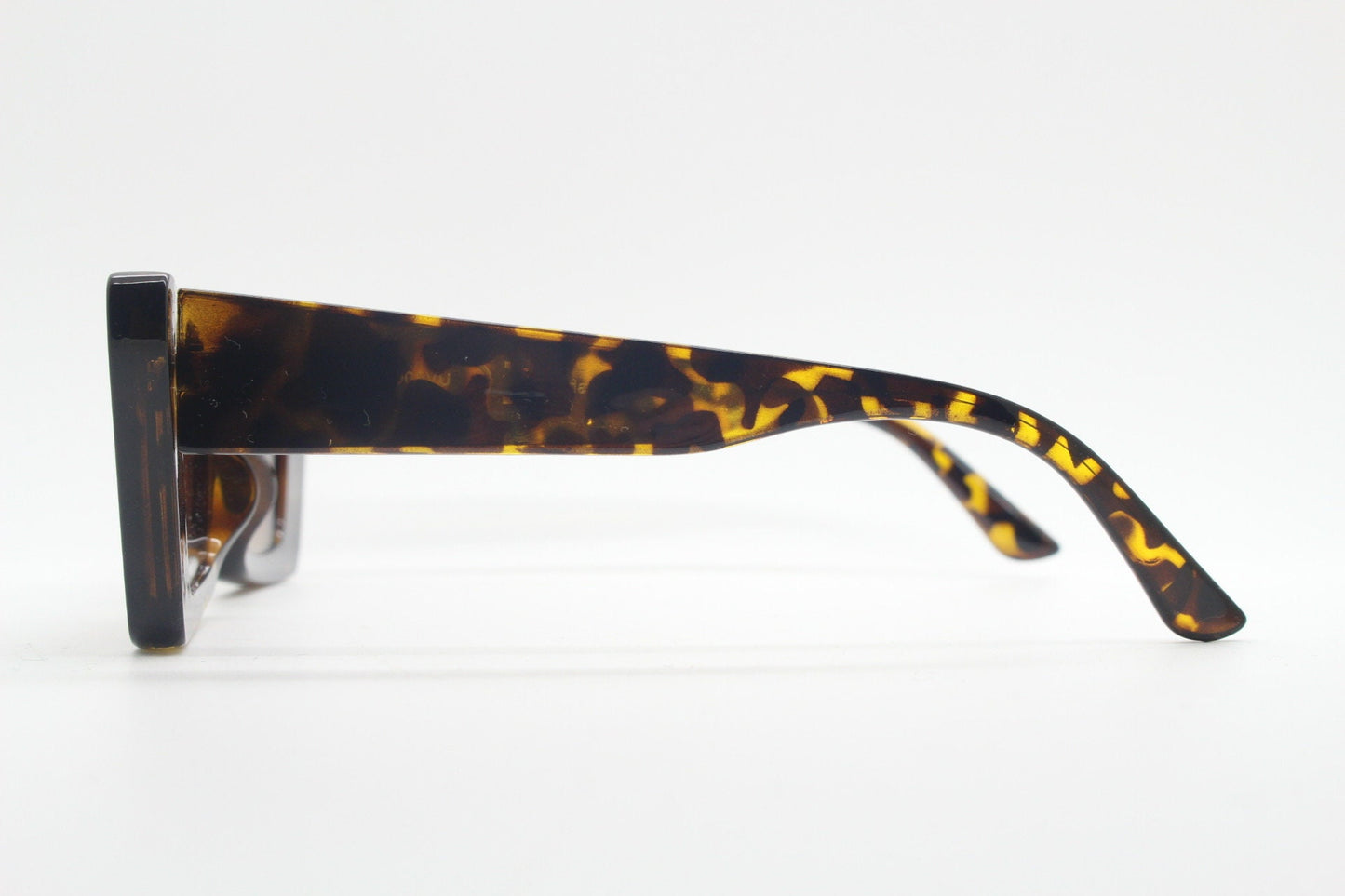 Y2K vintage dynamic winged cat eye sunglasses. Women's tortoise thick concave angled frame with graduating lenses. 2000s BNWT