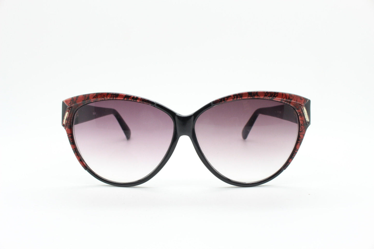 80s vintage oversized cateye sunglasses. Women's black cat eye frame with red patterned brow and sizzling gradient lenses