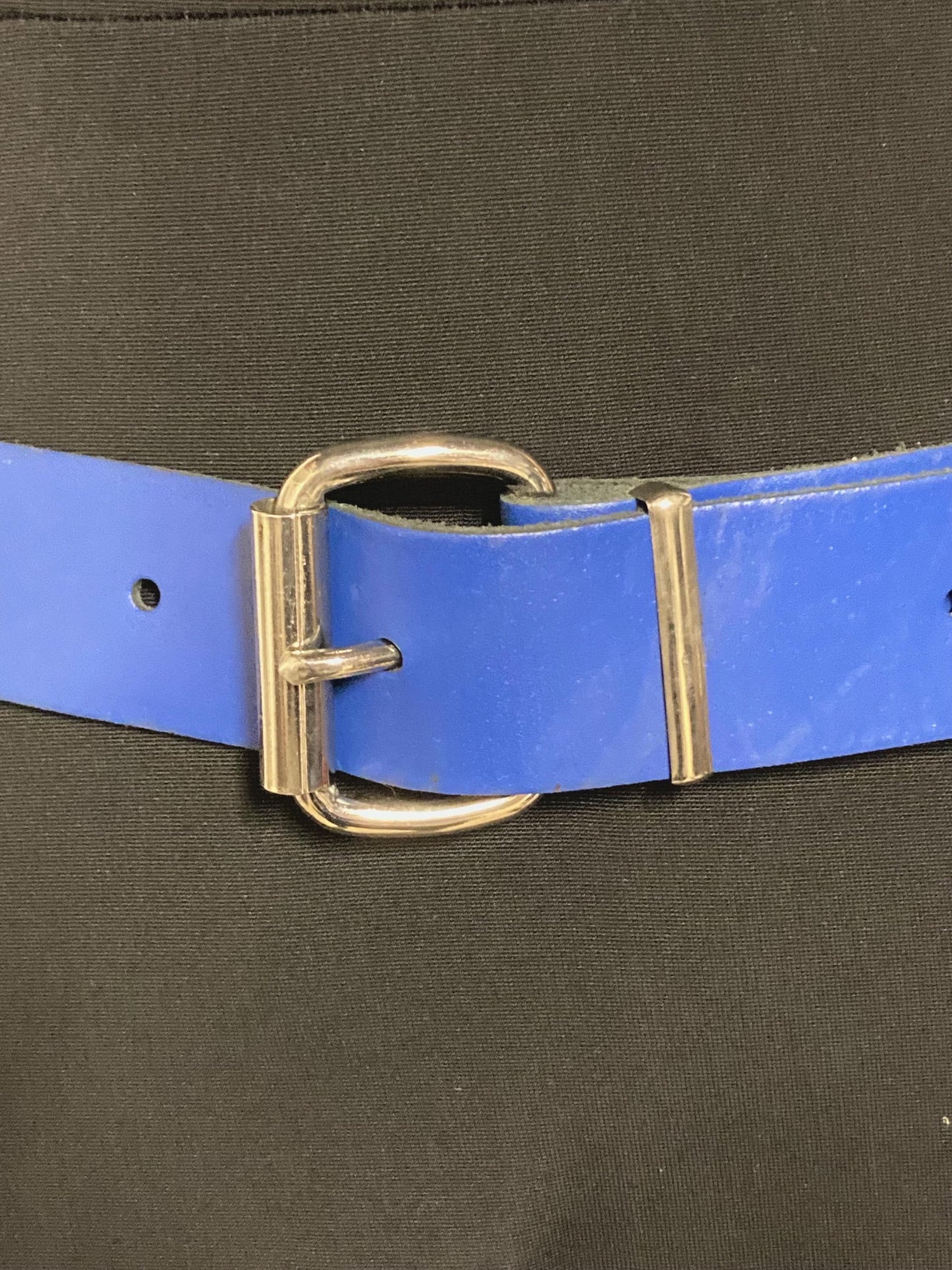 80s vintage thick genuine leather studded belt.  Royal blue with changeable buckle and 2 rows of conical silver metal studs. NOS size M