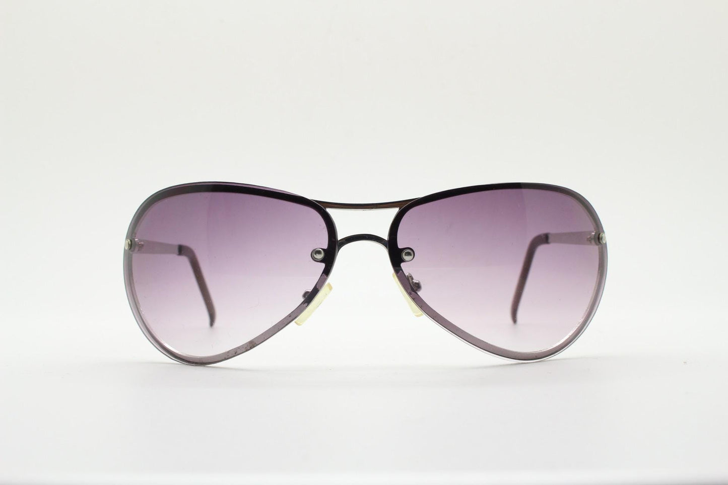 Y2K vintage bug eye aviator sunglasses. Silver chrome metal frame with curved mulberry lenses. Racing aviators. Unused NOS.
