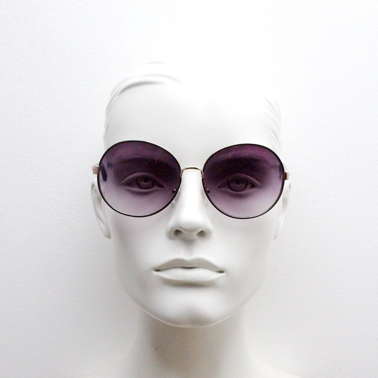 2000s vintage round metal sunglasses, Tasteful enamelled black on gold combo with gradient lenses. Unused BNWT panto. Y2K NOS
