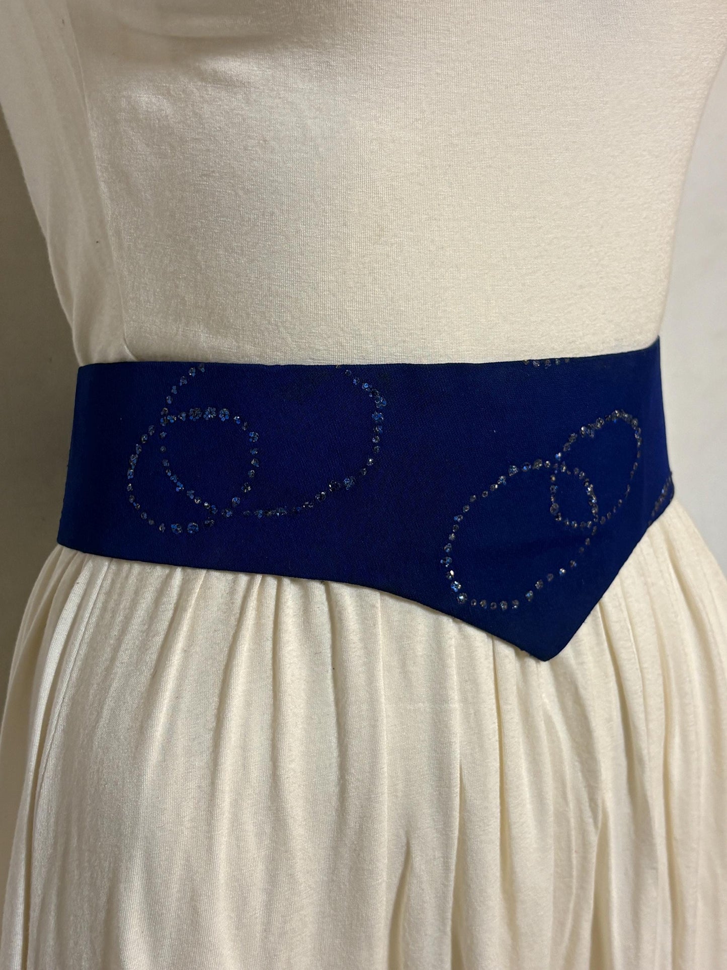 80s vintage womens hand made feature belt for a dress. Flattering V shape. Blue fabric with abstract glitter circles on a leather backing