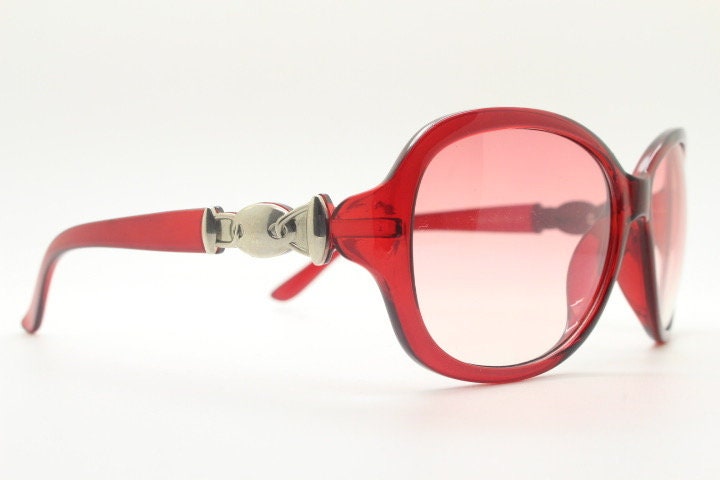Y2k vintage big bug eye sunglasses. Womens transparent red oversized frame with fabulous pink graduating lenses and metal arm crest. 2000s