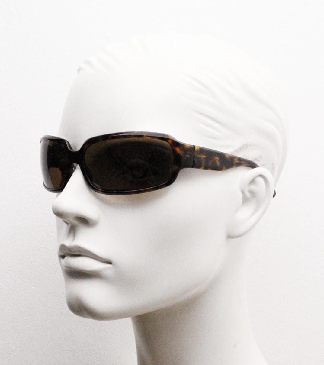 Oliver Peoples vintage Y2K wrap around sunglasses model Impala made in Japan. Curved bug eye in mottled brown tortoise acetate