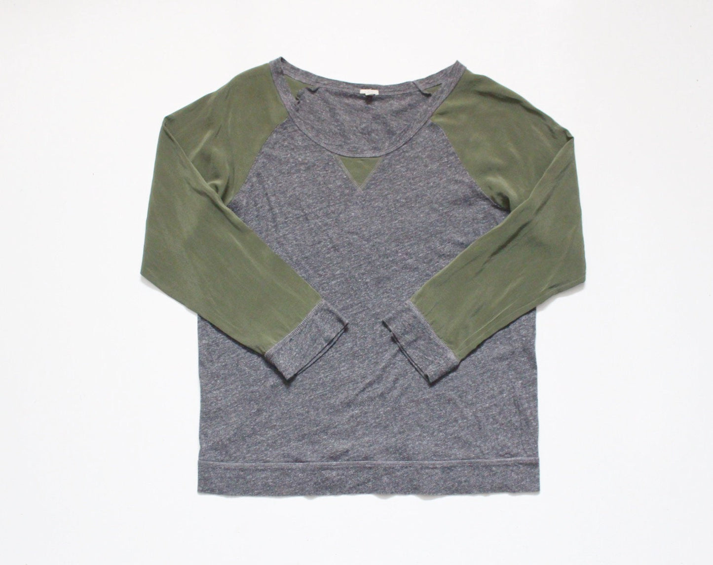 J. Crew vintage Y2K round neck grey sweatshirt with green chiffon sleeves. Womens fitted crew neck pullover jumper. 2000s sweater. Top