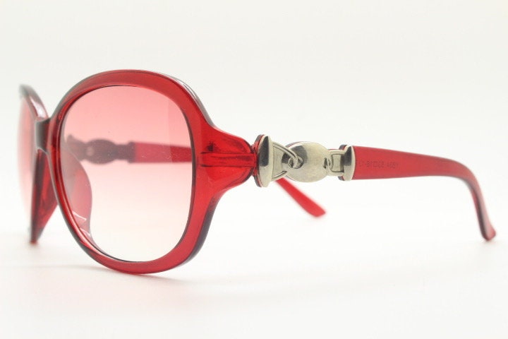 Y2k vintage big bug eye sunglasses. Womens transparent red oversized frame with fabulous pink graduating lenses and metal arm crest. 2000s