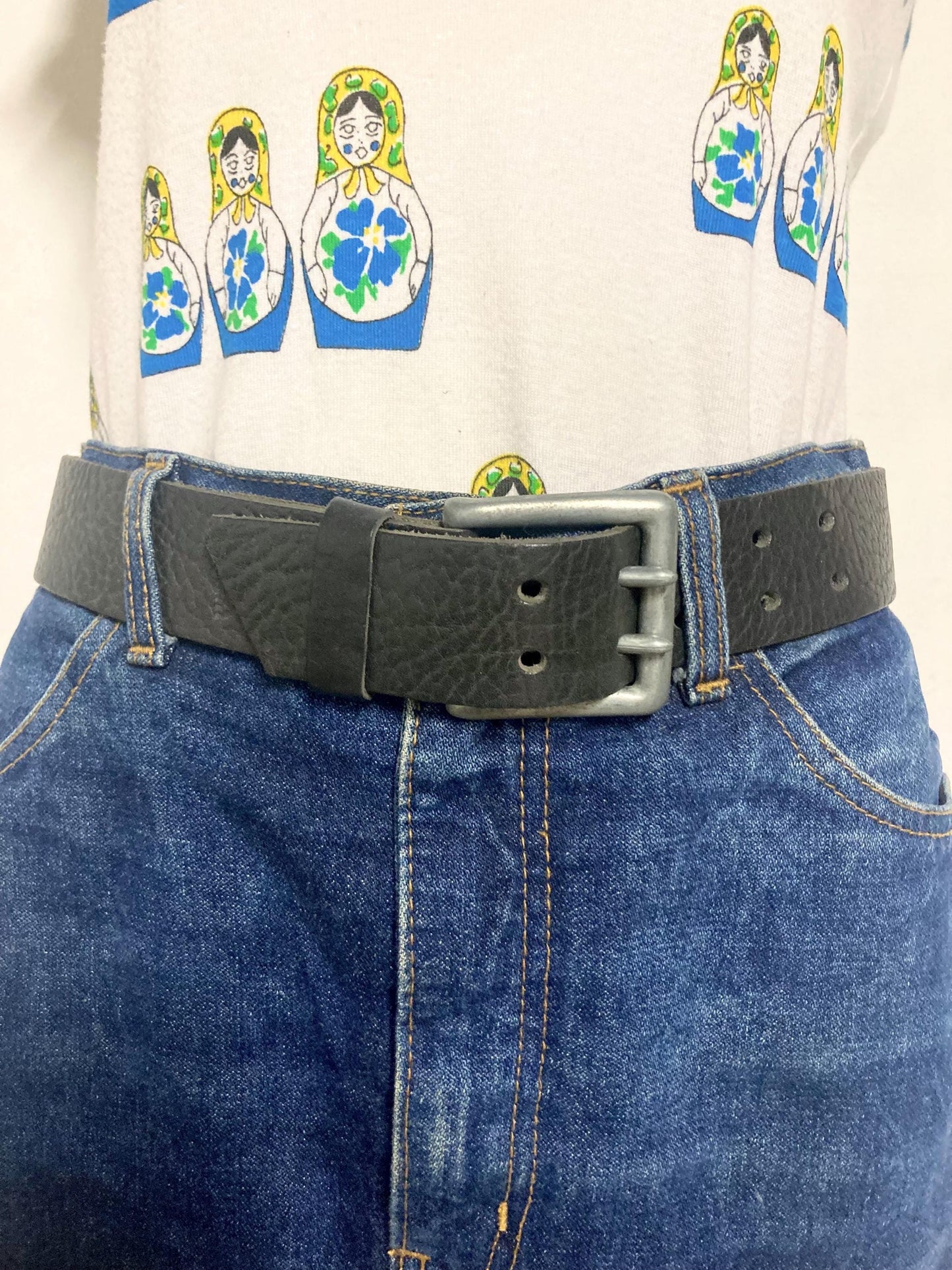 90s vintage heavy duty black genuine leather belt with distressed steel buckle by Mexx. Full grain original finish cowhide. NOS