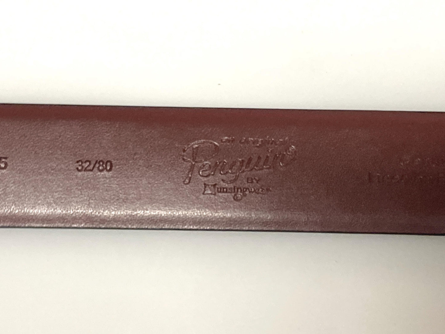 Original Penguin black genuine all leather smart trouser belt. Seamless bonded bevelled edge design. Original Munsingwear. Mens vintage NOS